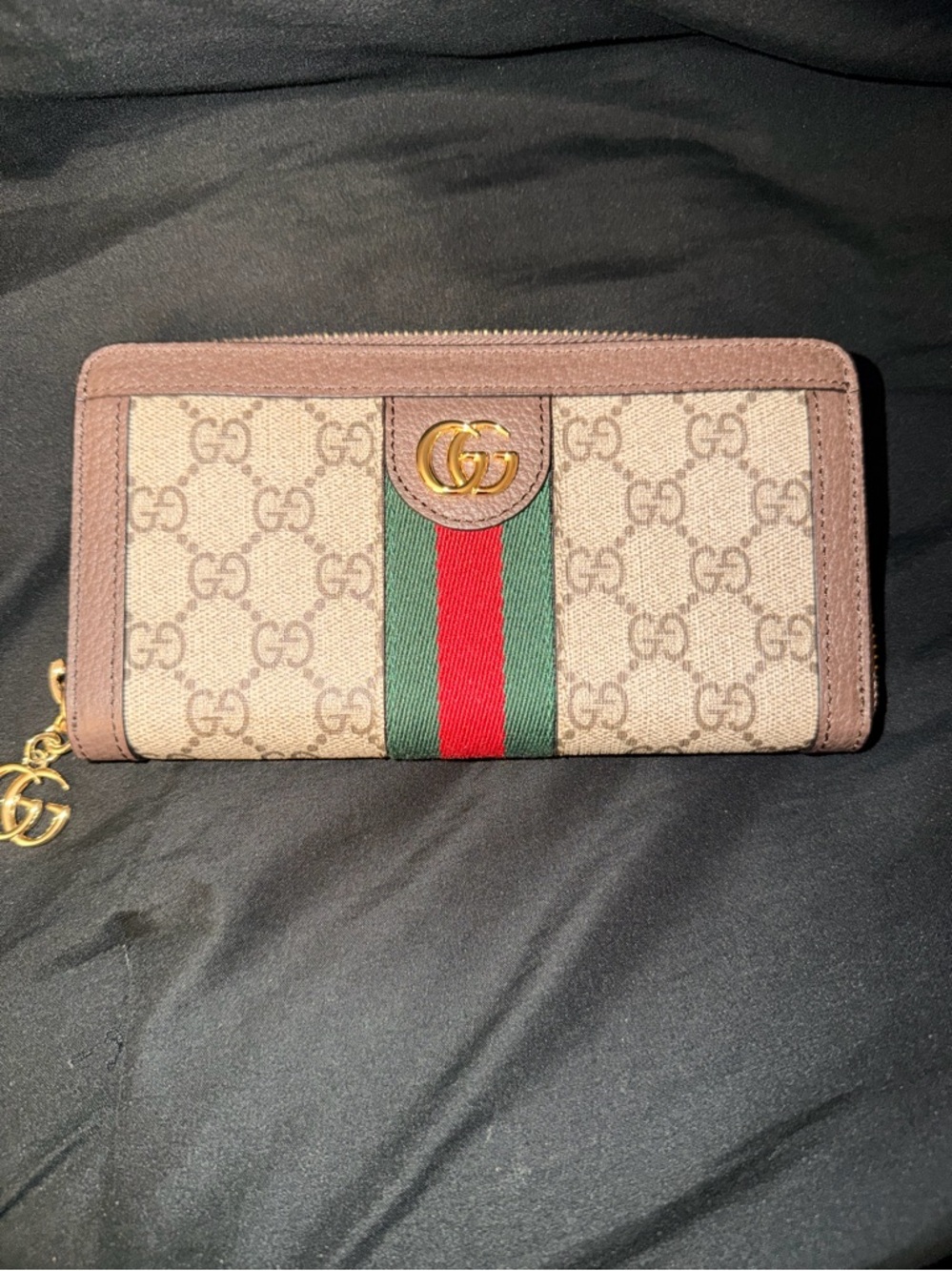 Authentic Gucci zip around long wallet GREAT CONDITION